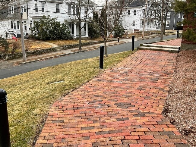 52 Sanborn St in Reading, MA - Building Photo - Building Photo