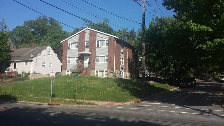 275 Grand in Leonia, NJ - Building Photo