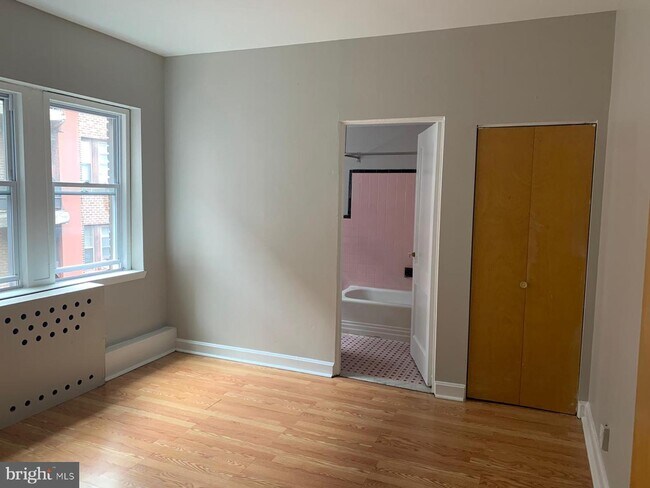 1321 Spruce St-Unit -8D in Philadelphia, PA - Foto de edificio - Building Photo