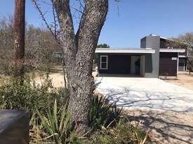 1251 Canyon Shores in Canyon Lake, TX - Building Photo