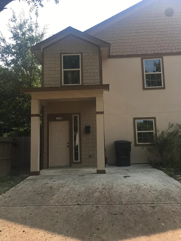 property at 1908 Mary St