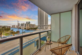 2602 E Hallandale Beach Blvd in Hallandale Beach, FL - Building Photo - Building Photo