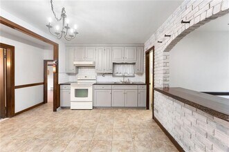 594 Metacom Ave in Bristol, RI - Building Photo - Building Photo