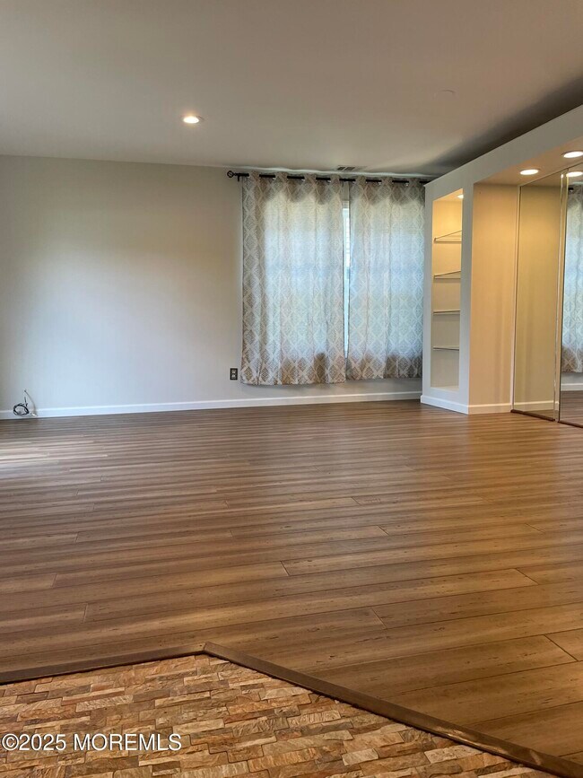442 Indigo Ct in Morganville, NJ - Building Photo - Building Photo