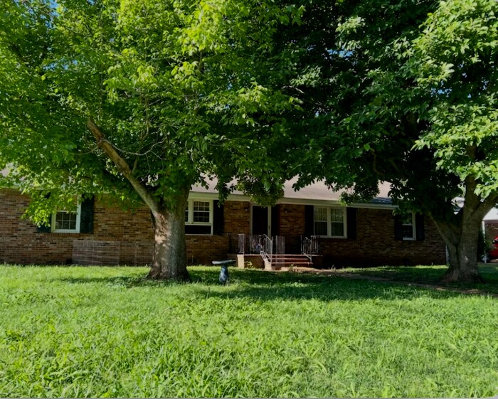 1101 Winston Dr in Athens, AL - Building Photo