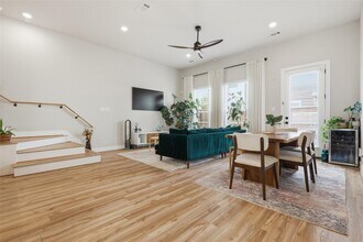 5825 Francis Oak Ln in Houston, TX - Building Photo - Building Photo