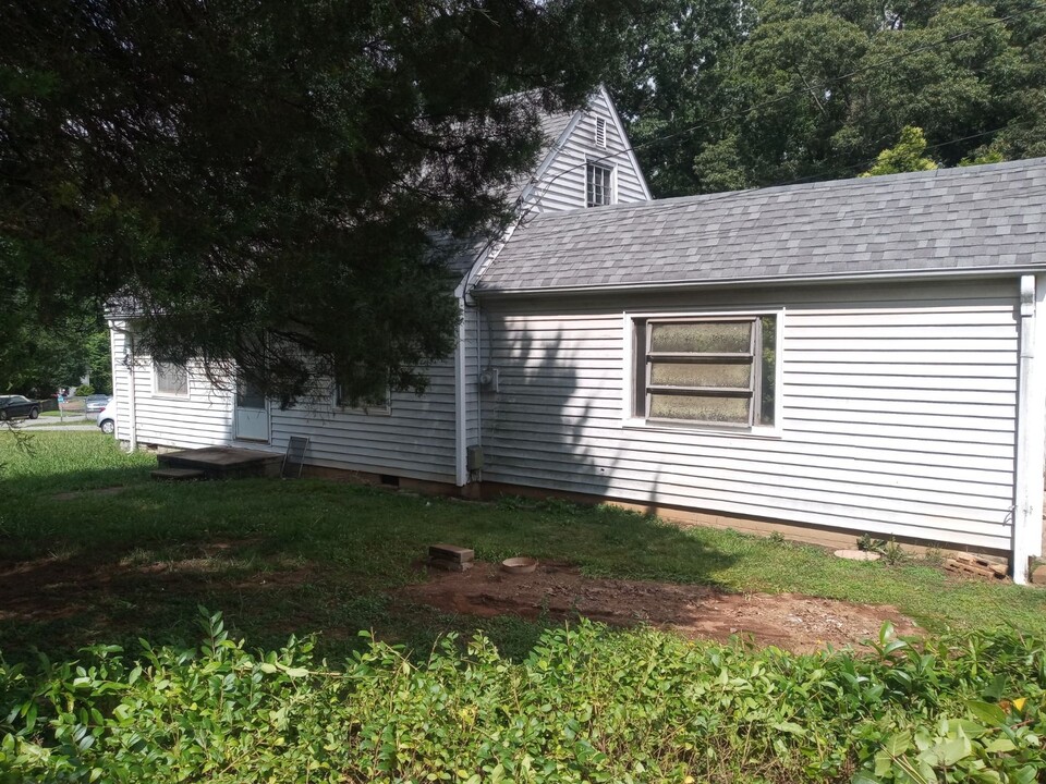 1009 William Dr in Winston-Salem, NC - Building Photo