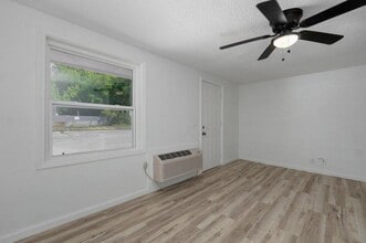 21 Larue St in Reeds Spring, MO - Building Photo - Building Photo