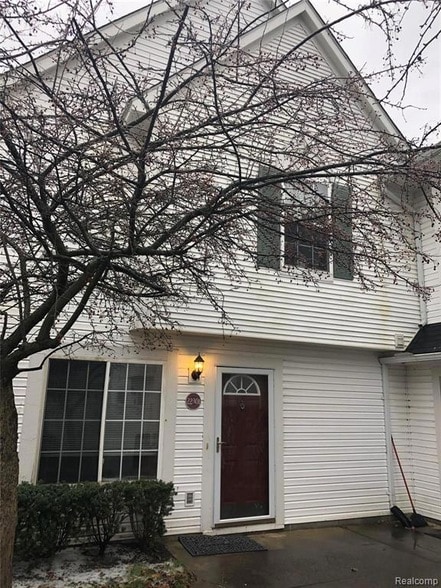 property at 22301 Atlantic Pointe