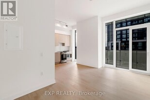 3900 Confederation Pkwy in Mississauga, ON - Building Photo