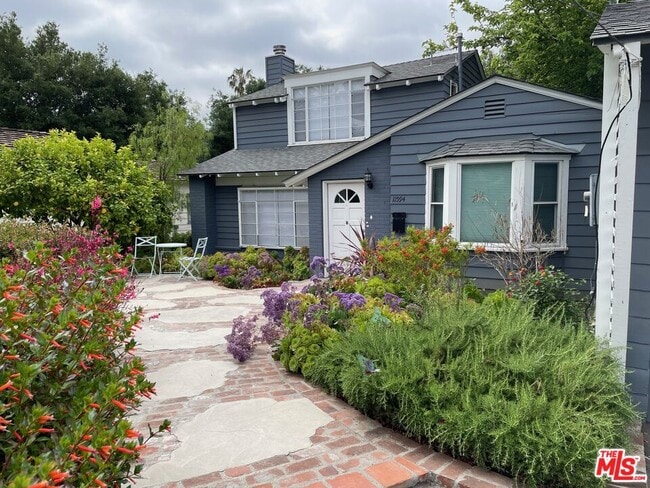 11594 Chiquita St in Los Angeles, CA - Building Photo - Building Photo