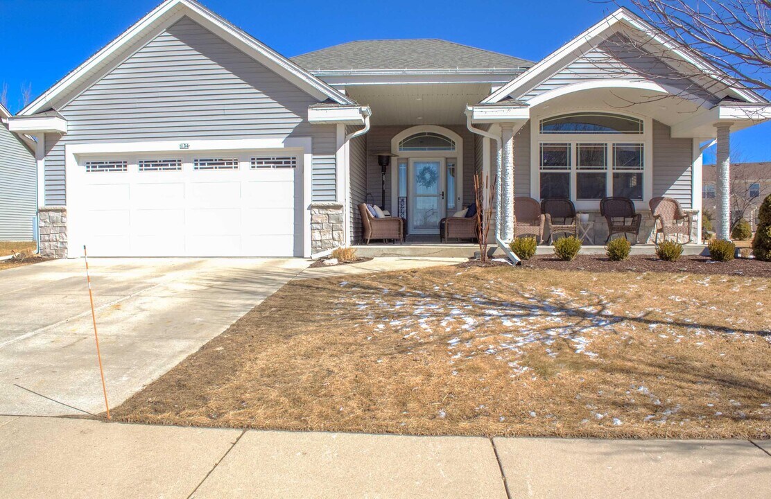 134 Rushmore Ln in Hartford, WI - Building Photo