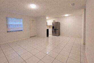 4621 SW 33rd Ave in Fort Lauderdale, FL - Building Photo - Building Photo