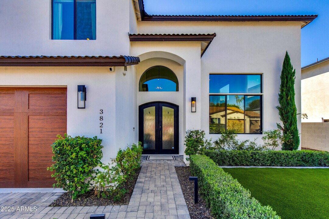 3821 E Devonshire Ave in Phoenix, AZ - Building Photo
