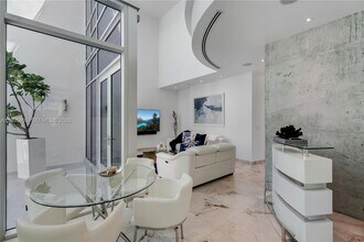 548 Fernwood Rd in Key Biscayne, FL - Building Photo - Building Photo