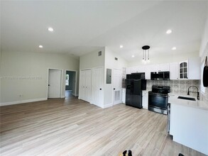 1012 NE 17th Ct in Fort Lauderdale, FL - Building Photo - Building Photo