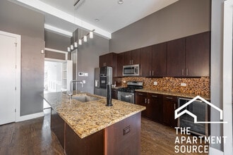 1008 W Lake St, Unit 2 in Chicago, IL - Building Photo - Building Photo