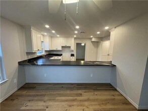 207 Laurel Ln in McGregor, TX - Building Photo - Building Photo