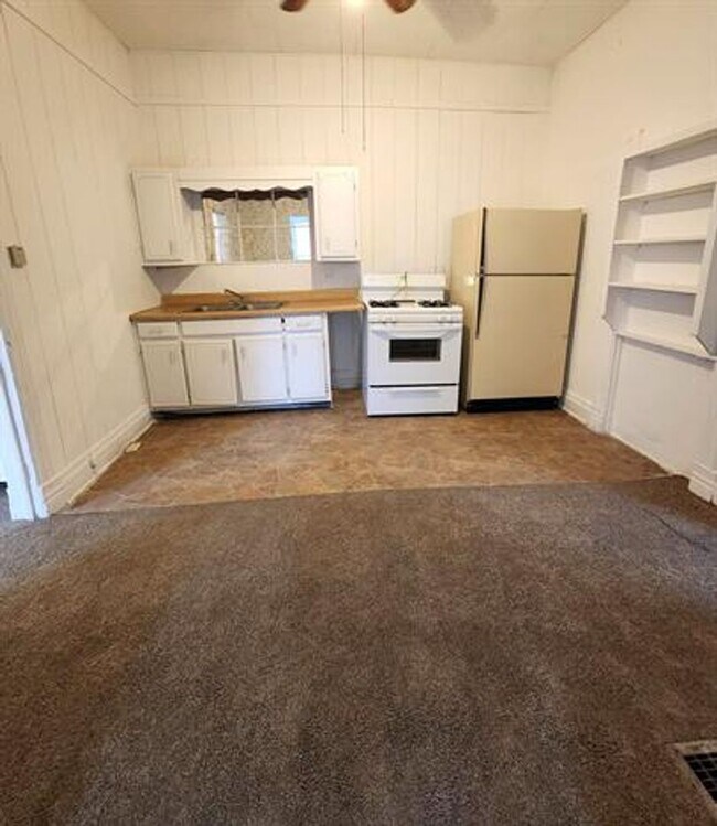 229 S Moniteau Ave, Unit Apt. B in Sedalia, MO - Building Photo - Building Photo