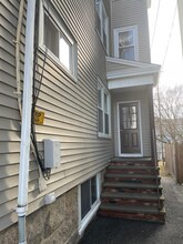 37 Eaton St, Unit 1st Floor in Fall River, MA - Foto de edificio - Building Photo
