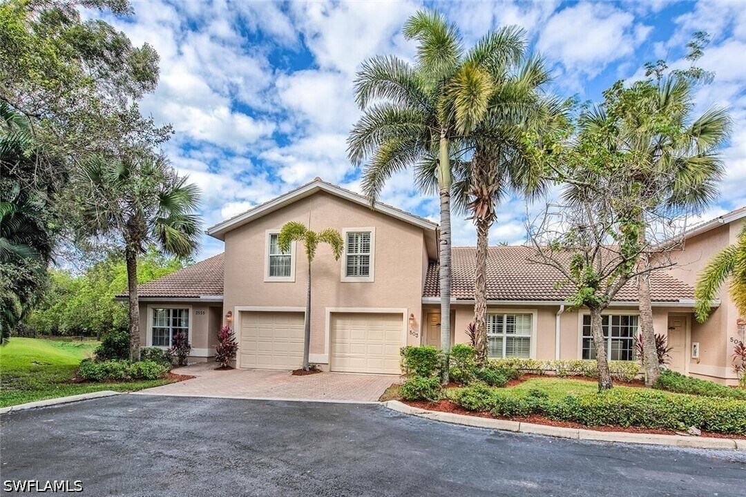 3555 Avion Woods Ct in Naples, FL - Building Photo