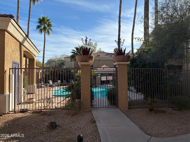 1411 E Orangewood Ave in Phoenix, AZ - Building Photo - Building Photo