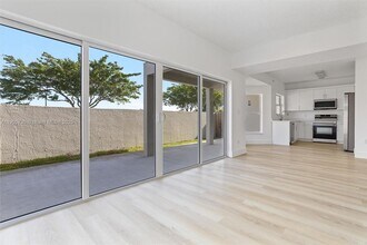 8501 NW 191st St in Hialeah, FL - Building Photo - Building Photo