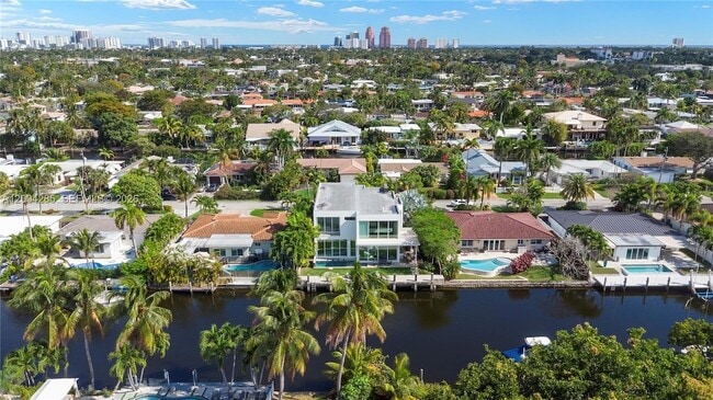 2217 NE 17th Terrace in Wilton Manors, FL - Foto de edificio - Building Photo