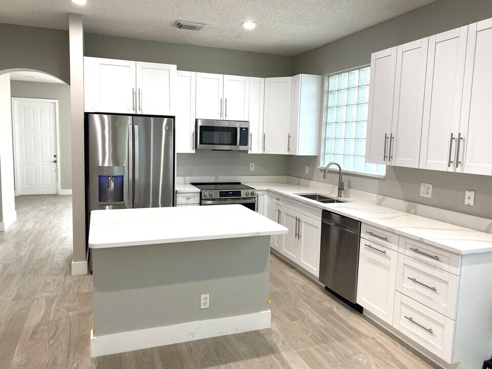 1122 Rialto Dr in Boynton Beach, FL - Foto de edificio