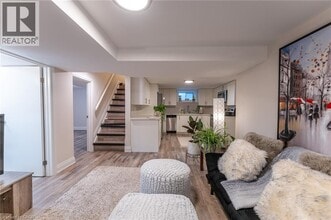 77 W 4th St in Hamilton, ON - Building Photo - Building Photo