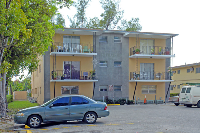 925 NW 37th Ave in Miami, FL - Building Photo - Building Photo