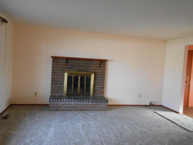 2860 Willow Dr in Lebanon, OR - Building Photo - Building Photo