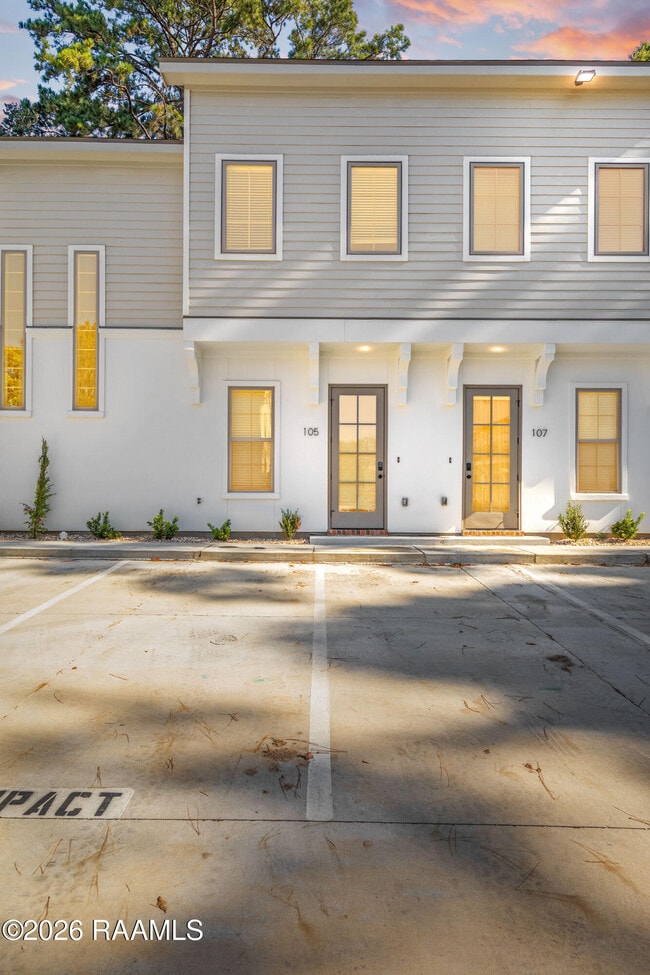 property at 105 Steiner Oaks