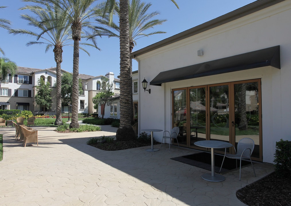 Esplanade in Riverside, CA - Foto de edificio