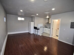 15412 Kinzie St in North Hills, CA - Building Photo - Building Photo