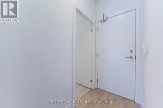 128 Fairview Mall Dr in Toronto, ON - Building Photo - Building Photo