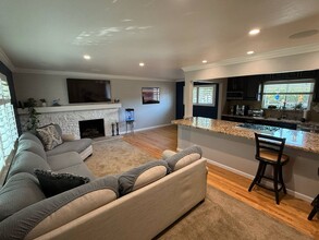 451 De Anza Ave in San Carlos, CA - Building Photo - Building Photo