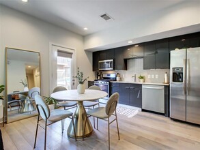 1800 E 4th St in Austin, TX - Foto de edificio - Building Photo