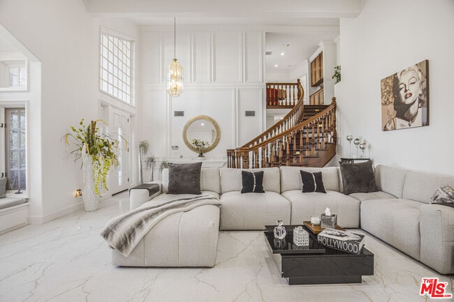 6111 County Oak Rd in Los Angeles, CA - Building Photo - Building Photo