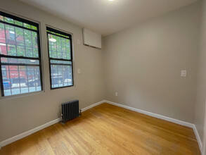 512 E 5th St in New York, NY - Building Photo - Building Photo