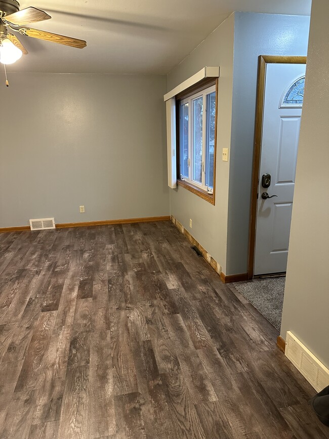 1111 Bonnie Ct in Plymouth, WI - Building Photo - Building Photo