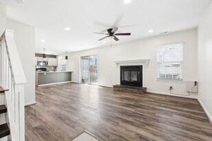 285 Ferdinand Cir in Virginia Beach, VA - Building Photo