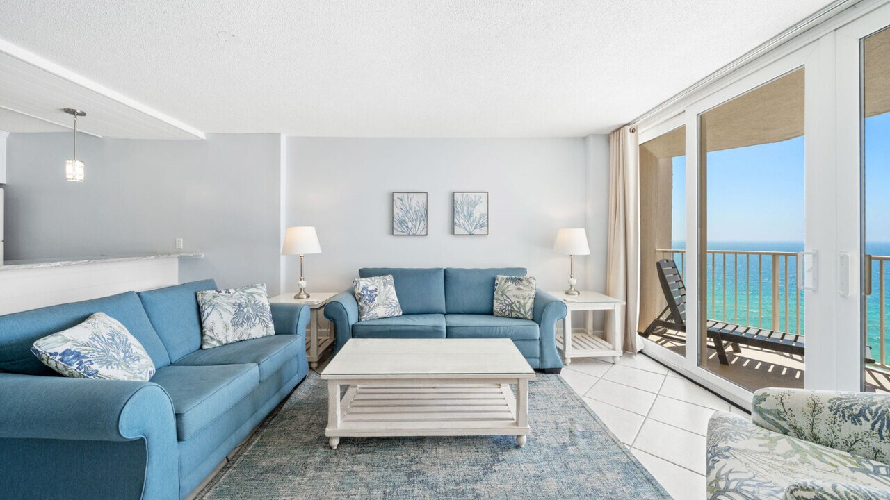 7205 Thomas Dr in Panama City Beach, FL - Building Photo