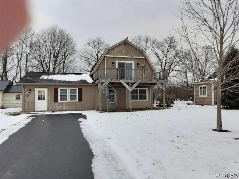 2427 W Creek Rd in Newfane, NY - Building Photo