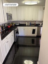 201 E 28th St in New York, NY - Building Photo - Building Photo