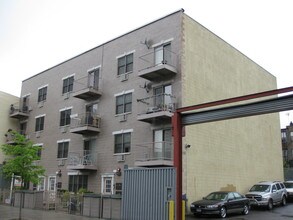 29 Meserole St in Brooklyn, NY - Building Photo - Building Photo