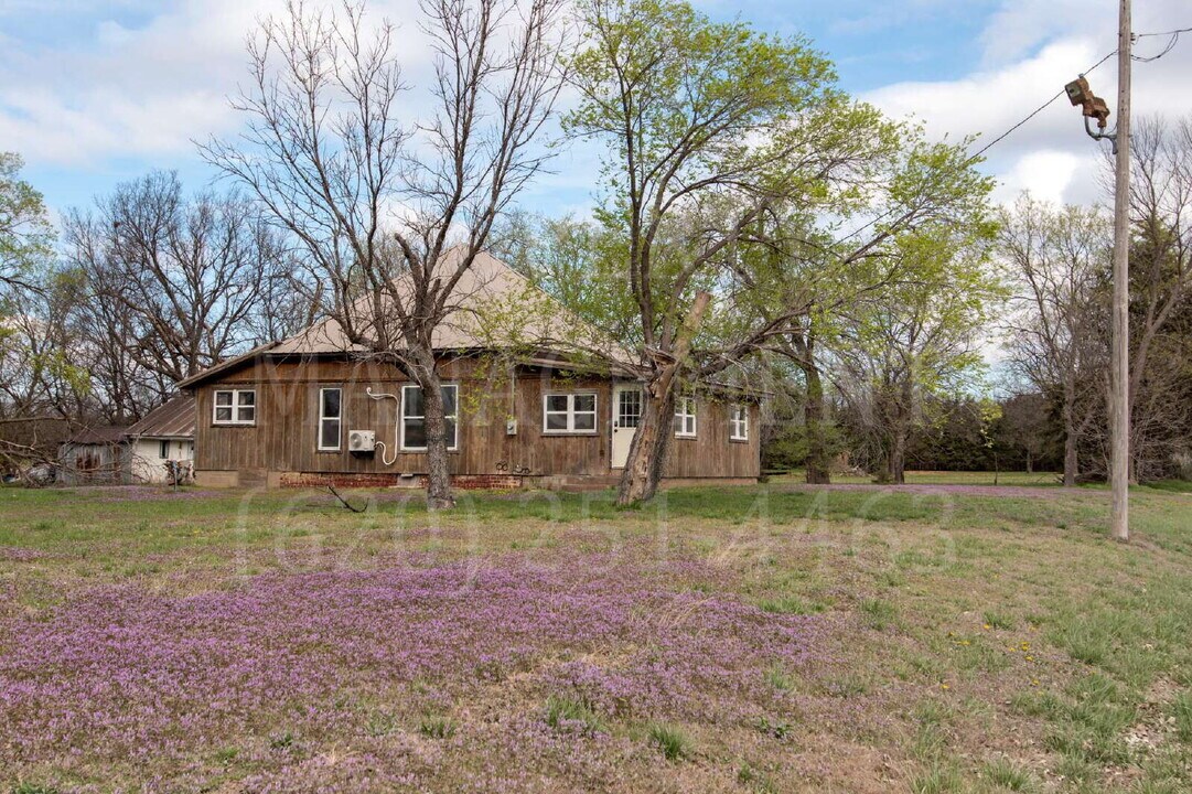 2041 Cr 5300 in Coffeyville, KS - Building Photo