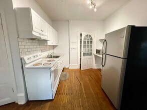 1015 DeKalb St, Unit 1 in Norristown, PA - Foto de edificio - Building Photo