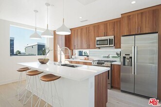 853 Hyperion Ave in Los Angeles, CA - Building Photo - Building Photo