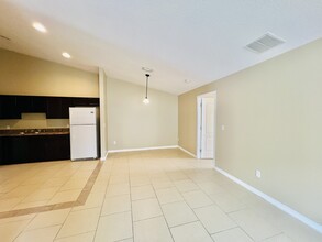 1003 W King St in Kissimmee, FL - Building Photo - Building Photo